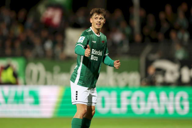 09.10.2026, Herren, Fussball, Saison 2026 2027, Regionalliga Bayern, 13. Spieltag: 1. FC Schweinfurt 1905 - SC Eltersdorf Valentin Schmitt ( 11, 1. FC Schweinfurt 1905) gestikuliert, Arme, Hände, Daumen hoch Schweinfurt Sachs-Stadion Bayern Deutschland