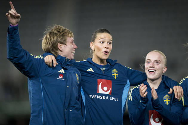 261009 goalkeeper Moa Edrud, Bella Andersson and Anna Sandberg of Sweden celebrates after the FIFA Women s World Cup qualifier play-off football match between Lithuania and Sweden on October 9, 2026 in Kaunas. Photo: Mathias Bergeld BILDBYRAN kod MB MB1418 fotboll football soccer fotball vm-kval kval fifa womens world cup qualifier qualifier playoff lithuania sverige sweden dam bbeng play-off jubel Copyright: MATHIASxBERGELD BB261009MB119
