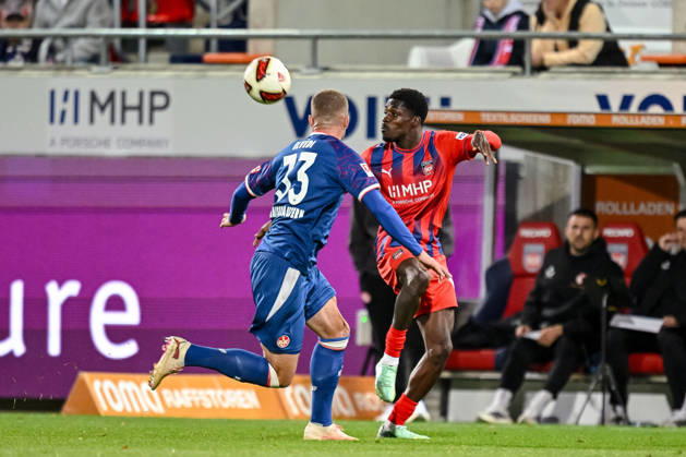 Jan Elvedi (1. FC Kaiserslautern) und Christian Conteh (1. FC Heidenheim 1846) im Zweikampf waehrend des spiels der 2. Bundesliga zwischen 1. FC Heidenheim und 1. FC Kaiserslautern, Voith-Arena am 09. October 2026 in Heidenheim an der Brenz, Deutschland. (Foto von Harry Langer DeFodi Images) +++ Jan Elvedi (1. FC Kaiserslautern) und Christian Conteh (1. FC Heidenheim 1846) battle for the ball during the 2nd Bundesliga match between 1. FC Heidenheim and 1. FC Kaiserslautern at Voith-Arena on October 9, 2026 in Heidenheim an der Brenz, Germany. (Photo by Harry Langer DeFodi Images) DFB DFL REGULATIONS PROHIBIT ANY USE OF PHOTOGRAPHS AS IMAGE SEQUENCES AND OR QUASI-VIDEO. (Photo by Harry Langer DeFodi Images) DFB DFL REGULATIONS PROHIBIT ANY USE OF PHOTOGRAPHS AS IMAGE SEQUENCES AND OR QUASI-VIDEO. -