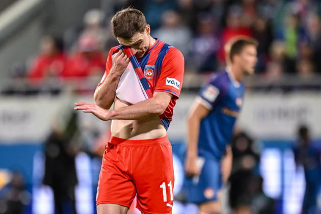 Budu Siwsiwadse (1. FC Heidenheim 1846) gestikuliert, gestik waehrend des spiels der 2. Bundesliga zwischen 1. FC Heidenheim und 1. FC Kaiserslautern, Voith-Arena am 09. October 2026 in Heidenheim an der Brenz, Deutschland. (Foto von Harry Langer DeFodi Images) +++ Budu Siwsiwadse (1. FC Heidenheim 1846) gestures during the 2nd Bundesliga match between 1. FC Heidenheim and 1. FC Kaiserslautern at Voith-Arena on October 9, 2026 in Heidenheim an der Brenz, Germany. (Photo by Harry Langer DeFodi Images) DFB DFL REGULATIONS PROHIBIT ANY USE OF PHOTOGRAPHS AS IMAGE SEQUENCES AND OR QUASI-VIDEO. (Photo by Harry Langer DeFodi Images) DFB DFL REGULATIONS PROHIBIT ANY USE OF PHOTOGRAPHS AS IMAGE SEQUENCES AND OR QUASI-VIDEO. -