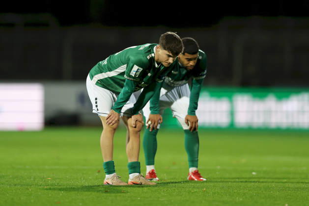 09.10.2026, Herren, Fussball, Saison 2026 2027, Regionalliga Bayern, 13. Spieltag: 1. FC Schweinfurt 1905 - SC Eltersdorf Lauris Bausenwein ( 21, 1. FC Schweinfurt 1905) und Jason Prodanovic ( 17, 1. FC Schweinfurt 1905) Schweinfurt Sachs-Stadion Bayern Deutschland