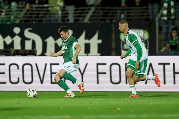 09.10.2026, Herren, Fussball, Saison 2026 2027, Regionalliga Bayern, 13. Spieltag: 1. FC Schweinfurt 1905 - SC Eltersdorf Kevin Fery ( 15, 1. FC Schweinfurt 1905) und Tom Feulner ( 23, SC Eltersdorf) Schweinfurt Sachs-Stadion Bayern Deutschland