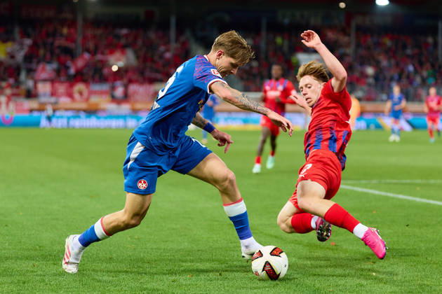 Zweikampf, Duell zwischen Paul Joly (1. FC Kaiserslautern, 26) und Michael Heule (1.FC Heidenheim, 27) GER, 1. FC Heidenheim 1846 vs. 1. FC Kaiserslautern, Fussball, 2. Bundesliga, 7. Spieltag, Spielzeit 2026 2027, 09.10.2026 DFL regulations prohibit any use of photographs as image sequences and or quasi-video. GER, 1. FC Heidenheim 1846 vs. 1. FC Kaiserslautern, Fussball, 2. Bundesliga, 7. Spieltag, Spielzeit 2026 2027, 09.10.2026 Heidenheim an der Brenz Copyright: xEibner-Pressefoto GeraldxOelze-dexStoppanyx EP_ODS