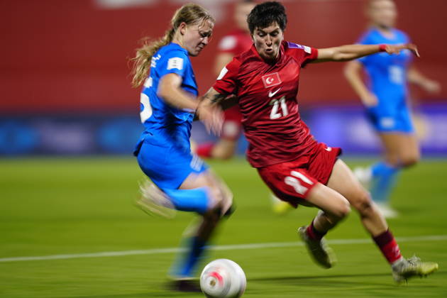 Turkiye v Slovenia - FIFA Women™s World Cup 2027 European Qualifiers Play-offs Round 1: First Leg ISTANBUL, TURKEY - OCTOBER 9: Naja Mihelic of Slovenia in action with Cansu Kaya of Turkiye during the FIFA Women s World Cup 2027 European Qualifiers Play-offs Round 1 First Leg between Turkiye and Slovenia at Pendik Stadyumu on October 9, 2026 in Istanbul, Turkey. Istanbul Pendik Stadyumu Turkey Copyright: xYagizxGurtug PSxImagesxYagizxGurtug PSxImagesx