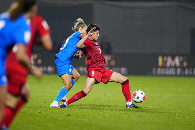Turkiye v Slovenia - FIFA Women™s World Cup 2027 European Qualifiers Play-offs Round 1: First Leg ISTANBUL, TURKEY - OCTOBER 9: Kader Hancar of Turkiye in action with Ebru Topcu of Turkiye during the FIFA Women s World Cup 2027 European Qualifiers Play-offs Round 1 First Leg between Turkiye and Slovenia at Pendik Stadyumu on October 9, 2026 in Istanbul, Turkey. Istanbul Pendik Stadyumu Turkey Copyright: xYagizxGurtug PSxImagesxYagizxGurtug PSxImagesx