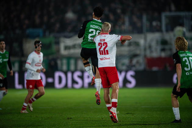 09.10.2026: 3. Liga, 8. Spieltag, SC Preußen Münster vs. Rot-Weiss Essen im LVM-Preußenstadion. Janne Sietan (Essen) und Montell Ndikom (Münster) im Duell WICHTIGER HINWEIS: Gemäß den Vorgaben des DFB und der DFL ist es untersagt, in dem Stadion und oder vom Spiel angefertigte Fotoaufnahmen in Form von Sequenzbildern und oder videoähnlichen Fotostrecken zu verwerten bzw. verwerten zu lassen. Copyright: xJordyxFourgonx