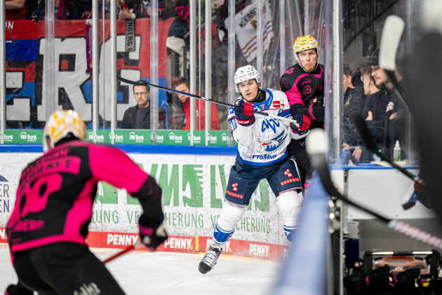 09.10.2026 - Eishockey - Saison 2026 2027 - Penny DEL - Nürnberg Ice Tigers Icetigers - Adler Mannheim - ThHa - xthxhax - Kristian Reichel (11, Adler Mannheim ) Marcus Weber (24, Nürnberg Ice Tigers, NIT ) Check