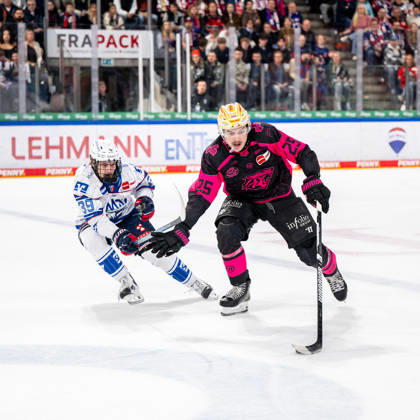 09.10.2026 - Eishockey - Saison 2026 2027 - Penny DEL - Nürnberg Ice Tigers Icetigers - Adler Mannheim - ThHa - xthxhax - William Dufour (25, Nürnberg Ice Tigers, NIT ) Max Calce (39, Adler Mannheim )