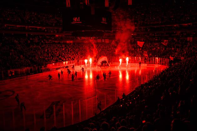 COLOGNE, GERMANY - 9 OCTOBER, 2026: (Editor note: used red filter) General view pre show - The PENNY DEL Ice hockey, Eishockey match Koelner Haie vs. Schwenninger Wild Wings at LANXESS arena. Copyright: xVitaliixKliuievx