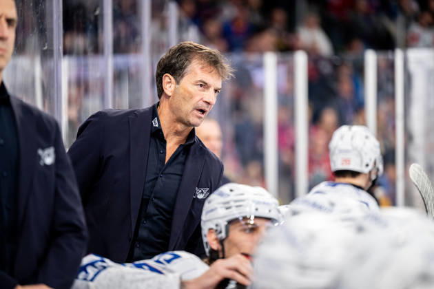 Dallas Eakins (Trainer, Coach, Headcoach, Adler Mannheim ), Nuernberg Ice Tigers vs. Adler Mannheim, Eishockey, Penny DEL, 7. Spieltag, 09.10.2026, Nuernberg Ice Tigers vs. Adler Mannheim, Eishockey, Penny DEL, 7. Spieltag, 09.10.2026 Copyright: xEibner-Pressefoto ThomasxHahnx EP_NIT