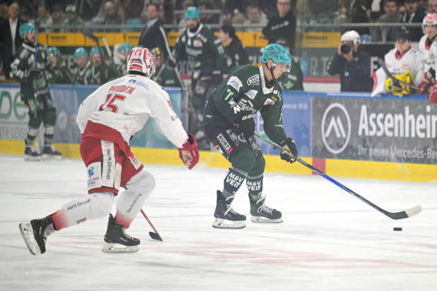 Bastian Eckl (Bietigheim Steelers, 71) am Puck im Zweikampf mit Gerret Pruden (EC Bad Nauheim, 15) Bietigheim Steelers vs. EC Bad Nauheim , Eishockey, DEL 2, 07.Hauptrundenspiel, Saison 2026 2027, 09.10.2026 Bietigheim Steelers vs. EC Bad Nauheim , Eishockey, DEL 2, 07.Hauptrundenspiel, Saison 2026 2027, 09.10.2026 Bietigheim Copyright: xEibner-Pressefotox EP_TBR