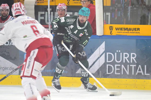 Marek Racuk (Bietigheim Steelers, 17) am Puck Bietigheim Steelers vs. EC Bad Nauheim , Eishockey, DEL 2, 07.Hauptrundenspiel, Saison 2026 2027, 09.10.2026 Bietigheim Steelers vs. EC Bad Nauheim , Eishockey, DEL 2, 07.Hauptrundenspiel, Saison 2026 2027, 09.10.2026 Bietigheim Copyright: xEibner-Pressefotox EP_TBR