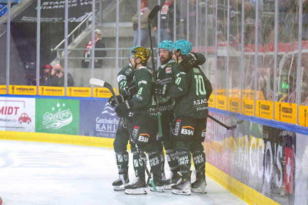 Tor,Torjubel zum 1:1 der Bietigheim Steelers durch das Tor von Cole Fonstad (Bietigheim Steelers, 24) Bietigheim Steelers vs. EC Bad Nauheim , Eishockey, DEL 2, 07.Hauptrundenspiel, Saison 2026 2027, 09.10.2026 Bietigheim Steelers vs. EC Bad Nauheim , Eishockey, DEL 2, 07.Hauptrundenspiel, Saison 2026 2027, 09.10.2026 Bietigheim Copyright: xEibner-Pressefotox EP_TBR