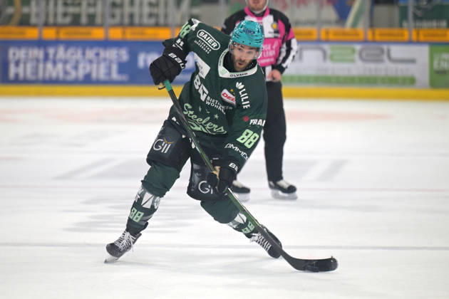 Tim Bender (Bietigheim Steelers, 88) am Puck Bietigheim Steelers vs. EC Bad Nauheim , Eishockey, DEL 2, 07.Hauptrundenspiel, Saison 2026 2027, 09.10.2026 Bietigheim Steelers vs. EC Bad Nauheim , Eishockey, DEL 2, 07.Hauptrundenspiel, Saison 2026 2027, 09.10.2026 Bietigheim Copyright: xEibner-Pressefotox EP_TBR