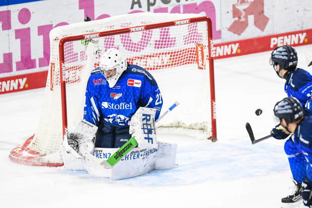 Straubing Tigers vs. Iserlohn Roosters, Eishockey, Deutsche Eishockey Liga, Penny DEL, 7.Spieltag, Saison 2026 2027, 09.10.2026 Sebastian Wieber (Straubing Tigers), Eishockey Herren, Deutsche Eishockey Liga, Penny DEL, 5.Spieltag, Saison 2026 2027 am 09.10.2026 im Eisstadion am Pulverturm, Straubing Tigers (blau) gegen Iserlohn Roosters (weiss)