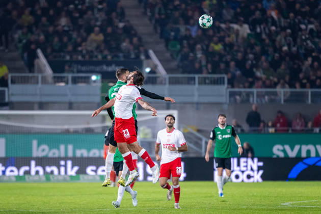 (L-R) Felix Higl (SC Preussen Muenster, 33) im Kopfballduell mit Jose Enrique Rios Alonso (Rot-Weiss Essen, 23) GER, SC Preussen Muenster vs. Rot-Weiss Essen, Fussball, 3. Liga, 8. Spieltag, Spielzeit 2026 2027, 09.10.2026 DFL Regulations prohibit any use of photographers as image sequences and or quasi-video. GER, SC Preussen Muenster vs. Rot-Weiss Essen, Fussball, 3. Liga, 8. Spieltag, Spielzeit 2026 2027, 09.10.2026 Muenster Copyright: xEibner-Pressefoto JanxRollingerx EP_JSK