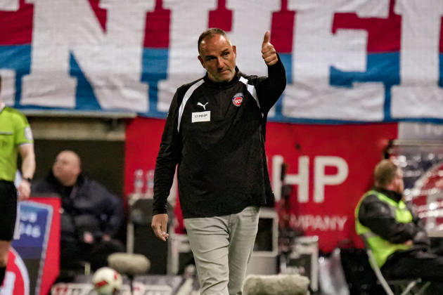 Deutschland: Fussball Saison 2026 2027 , 2. Bundesliga , 7. Spieltag , 1. FC Heidenheim vs. 1. FC Kaiserslautern - Voith-Arena (Heidenheim) : Frank Schmidt (Cheftrainer, 1. FC Heidenheim) Geste, Gestik, Emotion Heidenheim Voith-Arena Deutschland Germany Copyright: xBennetxLongx