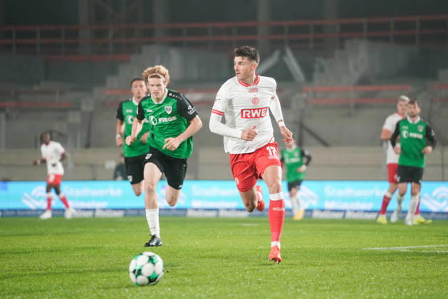 Deutschland: 3. Liga 2026 2027 8. Spieltag, SC Preussen Münster vs Rot-Weiss Essen, Freitag, 09.10.2026 LVM-Preußenstadion (Münster, Nordrhein-Westfalen, Deutschland) Semir Telalovic (RW Essen, 17) am Ball gegen Niklas Varelmann (SC Preußen Münster, 36) Copyright: xMerlexKölkingx