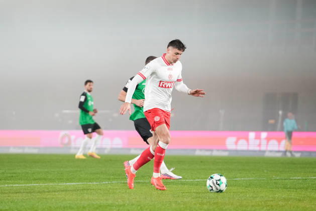 Deutschland: 3. Liga 2026 2027 8. Spieltag, SC Preussen Münster vs Rot-Weiss Essen, Freitag, 09.10.2026 LVM-Preußenstadion (Münster, Nordrhein-Westfalen, Deutschland) Semir Telalovic (RW Essen, 17) am Ball Copyright: xMerlexKölkingx
