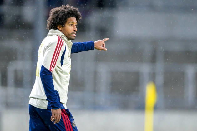 Trainer Costa Santos Dante (FC Bayern Muenchen) gibt Anweisungen, gestikuliert, mit den Armen gestikulieren, gives instructions, gesticulate, Einzelbild, Aktion, Action, 09.10.2026, München (Deutschland), Fussball, Regionalliga Bayern, FC Bayern München II - SpVgg Unterhaching