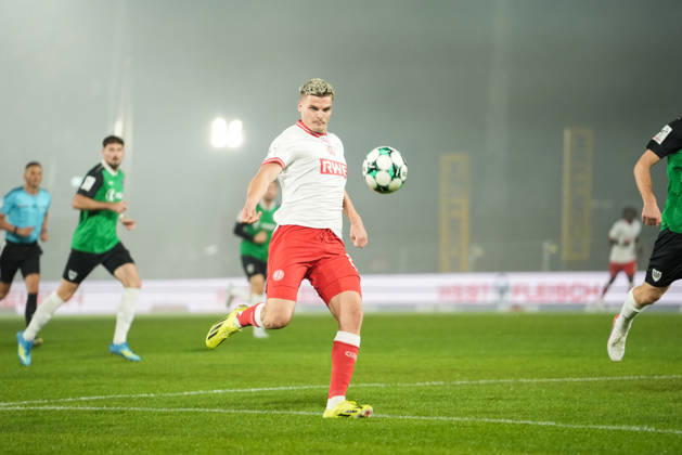 Deutschland: 3. Liga 2026 2027 8. Spieltag, SC Preussen Münster vs Rot-Weiss Essen, Freitag, 09.10.2026 LVM-Preußenstadion (Münster, Nordrhein-Westfalen, Deutschland) Marek Janssen (RW Essen, 20) am Ball Schuss auf das Tor Copyright: xMerlexKölkingx
