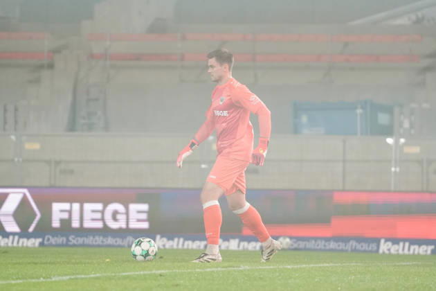 Deutschland: 3. Liga 2026 2027 8. Spieltag, SC Preussen Münster vs Rot-Weiss Essen, Freitag, 09.10.2026 LVM-Preußenstadion (Münster, Nordrhein-Westfalen, Deutschland) Morten Behrens (SC Preußen Münster, 1) am Ball Copyright: xMerlexKölkingx