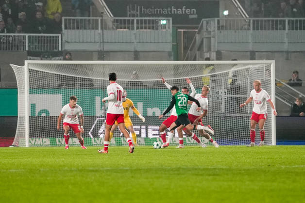 Deutschland: 3. Liga 2026 2027 8. Spieltag, SC Preussen Münster vs Rot-Weiss Essen, Freitag, 09.10.2026 LVM-Preußenstadion (Münster, Nordrhein-Westfalen, Deutschland) Schuss auf das Tor Montell Ndikom (SC Preußen Münster, 28) Copyright: xMerlexKölkingx