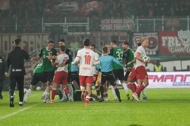 Deutschland: 3. Liga 2026 2027 8. Spieltag, SC Preussen Münster vs Rot-Weiss Essen, Freitag, 09.10.2026 LVM-Preußenstadion (Münster, Nordrhein-Westfalen, Deutschland) Auseinandersetzung Streit Copyright: xMerlexKölkingx