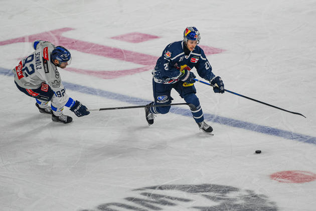 09.10.2026, München, Deutschland. PENNY DEL, Deutsche Eishockey Liga, Saison 2026 27, 7. Spieltag: EHC Red Bull München gegen ERC Ingolstadt im SAP Garden in München. Dominik Kahun (EHC Red Bull München) beim Schlittschuhlaufen, in Bewegung auf dem Eis