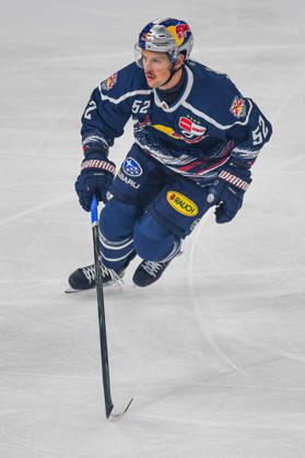 09.10.2026, München, Deutschland. PENNY DEL, Deutsche Eishockey Liga, Saison 2026 27, 7. Spieltag: EHC Red Bull München gegen ERC Ingolstadt im SAP Garden in München. Patrick Hager (EHC Red Bull München) beim Schlittschuhlaufen, in Bewegung auf dem Eis