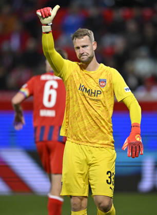 Torwart Thomas Daehne 1. FC Heidenheim 1846 FCH (33) Gestik Geste Daumen hoch Patrick Mainka 1. FC Heidenheim 1846 FCH (06) 1. FC Heidenheim 1846 FCH vs 1. FC Kaiserslautern 09.10..2026 DFL REGULATIONS PROHIBIT ANY USE OF PHOTOGRAPHS AS IMAGE SEQUENCES AND OR QUASI-VIDEO 1. FC Heidenheim 1846 FCH vs 1. FC Kaiserslautern