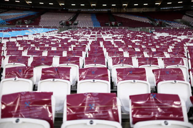 West Ham United v Queens Park Rangers 09 October 2026, London - EFL Championship Football - West Ham United v Queens Park Rangers - Coloured sheets on seats in preparation for a pre match display in memory of Ludek Miklosko - Photo: Jacques Feeney Offside. London UK Copyright: xJacquesxFeeneyx xOffsidexOffside