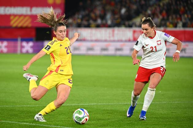 Belgium v Poland - FIFA Women s World Cup 2027 UEFA Qualifiers LEUVEN, BELGIUM - OCTOBER 09 : Detruyer Marie midfielder of Belgium, Paulina Tomasiak of Poland during the FIFA Women s World Cup 2027 UEFA European Qualifiers play-offs round 1 path 2 first leg match between Belgium and Poland on October 9, 2026 in Leuven, Belgium, 09 10 2026 Leuven Belgium Copyright: xVincentxKalutx