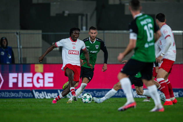 09.10.2026: 3. Liga, 8. Spieltag, SC Preußen Münster vs. Rot-Weiss Essen im LVM-Preußenstadion. Dickson Abiama (Essen) am Ball WICHTIGER HINWEIS: Gemäß den Vorgaben des DFB und der DFL ist es untersagt, in dem Stadion und oder vom Spiel angefertigte Fotoaufnahmen in Form von Sequenzbildern und oder videoähnlichen Fotostrecken zu verwerten bzw. verwerten zu lassen. Copyright: xJordyxFourgonx