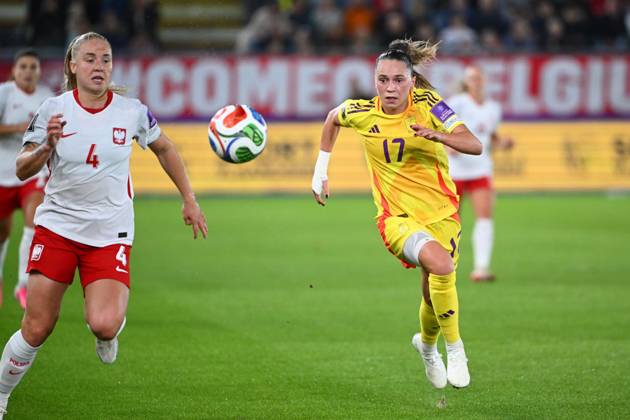 Belgium v Poland - FIFA Women s World Cup 2027 UEFA Qualifiers LEUVEN, BELGIUM - OCTOBER 09 : Paulina Dudek of Poland, Janssens Jill forward of Belgium during the FIFA Women s World Cup 2027 UEFA European Qualifiers play-offs round 1 path 2 first leg match between Belgium and Poland on October 9, 2026 in Leuven, Belgium, 09 10 2026 Leuven Belgium Copyright: xVincentxKalutx