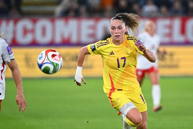 Belgium v Poland - FIFA Women s World Cup 2027 UEFA Qualifiers LEUVEN, BELGIUM - OCTOBER 09 : Paulina Dudek of Poland, Janssens Jill forward of Belgium during the FIFA Women s World Cup 2027 UEFA European Qualifiers play-offs round 1 path 2 first leg match between Belgium and Poland on October 9, 2026 in Leuven, Belgium, 09 10 2026 Leuven Belgium Copyright: xVincentxKalutx