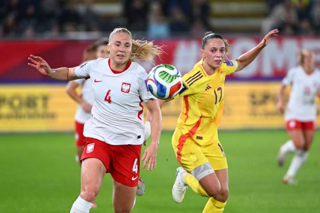 Belgium v Poland - FIFA Women s World Cup 2027 UEFA Qualifiers LEUVEN, BELGIUM - OCTOBER 09 : Paulina Dudek of Poland, Janssens Jill forward of Belgium during the FIFA Women s World Cup 2027 UEFA European Qualifiers play-offs round 1 path 2 first leg match between Belgium and Poland on October 9, 2026 in Leuven, Belgium, 09 10 2026 Leuven Belgium Copyright: xVincentxKalutx