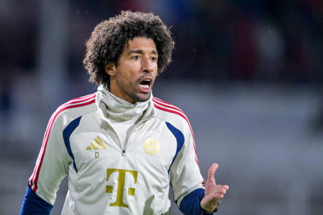 Trainer Costa Santos Dante (FC Bayern Muenchen) gibt Anweisungen, gestikuliert, mit den Armen gestikulieren, gives instructions, gesticulate, Einzelbild, Aktion, Action, 09.10.2026, München (Deutschland), Fussball, Regionalliga Bayern, FC Bayern München II - SpVgg Unterhaching