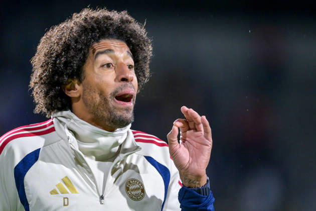 Trainer Costa Santos Dante (FC Bayern Muenchen) gibt Anweisungen, gestikuliert, mit den Armen gestikulieren, gives instructions, gesticulate, Einzelbild, Aktion, Action, 09.10.2026, München (Deutschland), Fussball, Regionalliga Bayern, FC Bayern München II - SpVgg Unterhaching