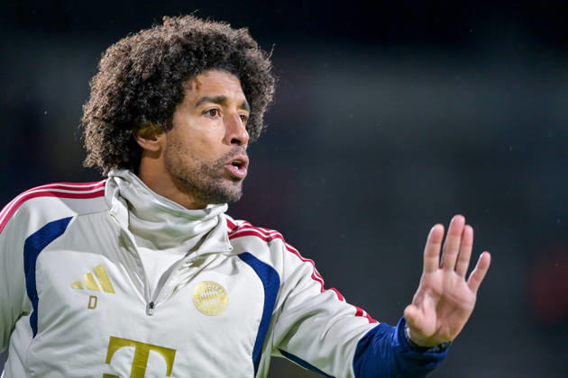 Trainer Costa Santos Dante (FC Bayern Muenchen) gibt Anweisungen, gestikuliert, mit den Armen gestikulieren, gives instructions, gesticulate, Einzelbild, Aktion, Action, 09.10.2026, München (Deutschland), Fussball, Regionalliga Bayern, FC Bayern München II - SpVgg Unterhaching
