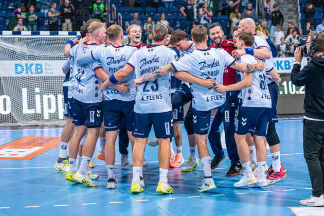 Flensburg feiert (v.l.), TSV Hannover-Burgdorf (grün) gegen SG Flensburg-Handewitt (blau) am 8. Spieltag der Saison 2026 2027 in der Opel Handball-Bundesliga (09.10.2026, ZAG Arena (Hannover, GER), Copyright: xJanxGuentherx xTSVxHannover-Burgdorfx