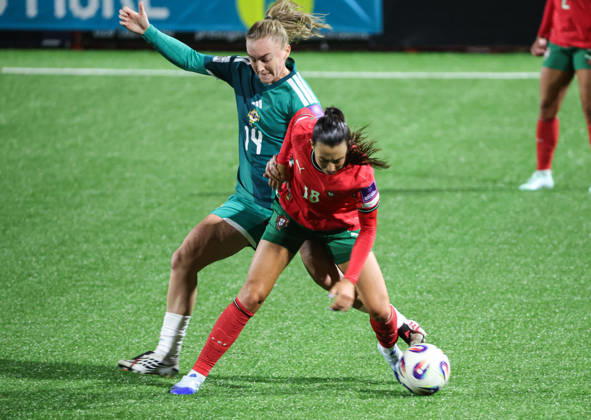 2027 FIFA Women s World Cup Round One Qualifying Play-off First Leg, Inver Park, Larne 9 10 2026 Northern Ireland vs Portugal Northern Ireland™s Lauren Wade with Portugal s Carolina Correia Lauren Wade with Carolina Correia 9 10 2026  Copyright: xx N Ireland v Portugal_044