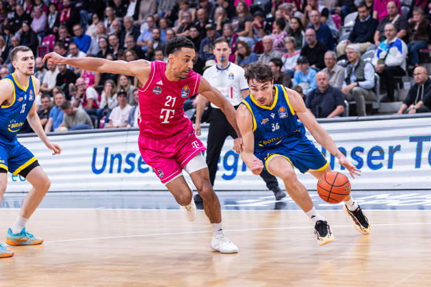 easyCredit Basketball Bundesliga, Telekom Baskets Bonn vs. Science City Jena, 09.10.2026 Kristofer Krause (Science City Jena 36) gegen Joel Aminu (Telekom Baskets Bonn 21) -- easyCredit Basketball Bundesliga, Telekom Baskets Bonn vs. Science City Jena, 09.10.2026, Telekom Dome Bonn Copyright: xBEAUTIFULxSPORTS Derixx