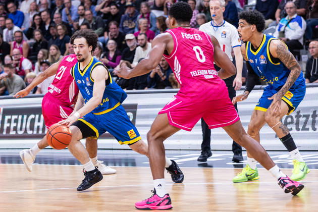 easyCredit Basketball Bundesliga, Telekom Baskets Bonn vs. Science City Jena, 09.10.2026 Isaiah Moses (Science City Jena 11) gegen Marcus Foster(Telekom Baskets Bonn 0) -- easyCredit Basketball Bundesliga, Telekom Baskets Bonn vs. Science City Jena, 09.10.2026, Telekom Dome Bonn Copyright: xBEAUTIFULxSPORTS Derixx