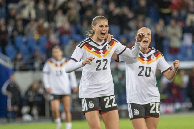 GER, Karlsruhe, football, womens football, International Friendly, Länderspiel, Nationalmannschaft Germany vs. Australia in the picture f.l.: Jule Brand (Germany 22), Elisa Senß (Germany 20), goal celebration 09.10.2026, BBBank Wildpark Karlsruhe DFB REGULATIONS PROHIBIT ANY USE OF PHOTOGRAPHS AS IMAGE SEQUENCES AND OR QUASI-VIDEO, Karlsruhe BBBank Wildpark Baden-Wuerttemberg Germany Copyright: xPaulxFritzx