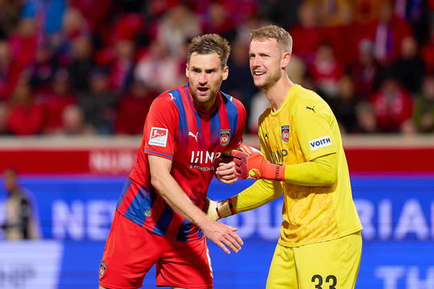 Patrick Mainka (1.FC Heidenheim, 06) und Thomas Daehne (1.FC Heidenheim, 33) klatschen ab, feiern eine gelungene Rettungsaktion GER, 1. FC Heidenheim 1846 vs. 1. FC Kaiserslautern, Fussball, 2. Bundesliga, 7. Spieltag, Spielzeit 2026 2027, 09.10.2026 DFL regulations prohibit any use of photographs as image sequences and or quasi-video. GER, 1. FC Heidenheim 1846 vs. 1. FC Kaiserslautern, Fussball, 2. Bundesliga, 7. Spieltag, Spielzeit 2026 2027, 09.10.2026 Heidenheim an der Brenz Copyright: xEibner-Pressefoto GeraldxOelze-dexStoppanyx EP_ODS