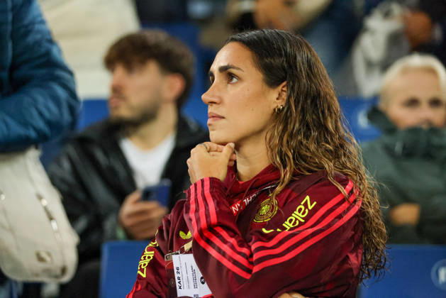 Karlsruhe, Deutschland: 09.10.2026 - Länderspiel Freundschaftsspiel - Deutschland Frauen vs. Australien Frauen Im Bild: Die verletzte Bibiane Schulze Solano (Deutschland) auf der Tribüne Copyright: HMBxMedia MadeleinexFantini