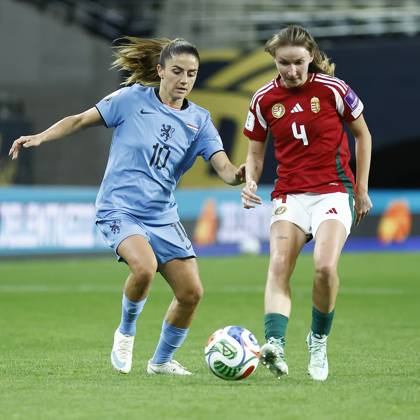 FELCSUT, 09-10-2026 , Pancho Arena, season 2026 2027 , UEFA worldcup qualification football play-offs round 1 , match between Hungary and The Netherlands (women) 1st leg , Pictures shows Netherlands player Danielle van de Donk and Hungary player Sara Pusztai Hungary - Netherlands (women)  x208078171x Copyright: