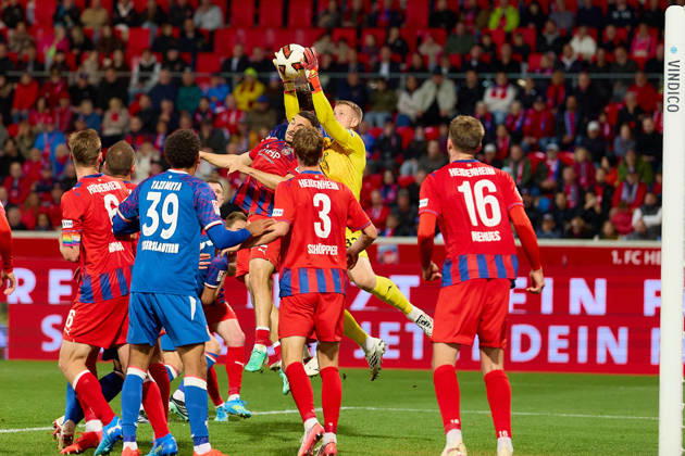 Torraumsszene mit Patrick Mainka (1.FC Heidenheim, 06), Thierry Tazemeta (FC Kaiserslautern, 39), Oualid Mhamdi (1.FC Heidenheim, 22), Jan Schoeppner (1.FC Heide GER, 1. FC Heidenheim 1846 vs. 1. FC Kaiserslautern, Fussball, 2. Bundesliga, 7. Spieltag, Spielzeit 2026 2027, 09.10.2026 DFL regulations prohibit any use of photographs as image sequences and or quasi-video. GER, 1. FC Heidenheim 1846 vs. 1. FC Kaiserslautern, Fussball, 2. Bundesliga, 7. Spieltag, Spielzeit 2026 2027, 09.10.2026 Heidenheim an der Brenz Copyright: xEibner-Pressefoto GeraldxOelze-dexStoppanyx EP_ODS