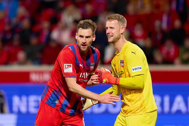 Patrick Mainka (1.FC Heidenheim, 06) und Thomas Daehne (1.FC Heidenheim, 33) klatschen ab, feiern eine gelungene Rettungsaktion GER, 1. FC Heidenheim 1846 vs. 1. FC Kaiserslautern, Fussball, 2. Bundesliga, 7. Spieltag, Spielzeit 2026 2027, 09.10.2026 DFL regulations prohibit any use of photographs as image sequences and or quasi-video. GER, 1. FC Heidenheim 1846 vs. 1. FC Kaiserslautern, Fussball, 2. Bundesliga, 7. Spieltag, Spielzeit 2026 2027, 09.10.2026 Heidenheim an der Brenz Copyright: xEibner-Pressefoto GeraldxOelze-dexStoppanyx EP_ODS